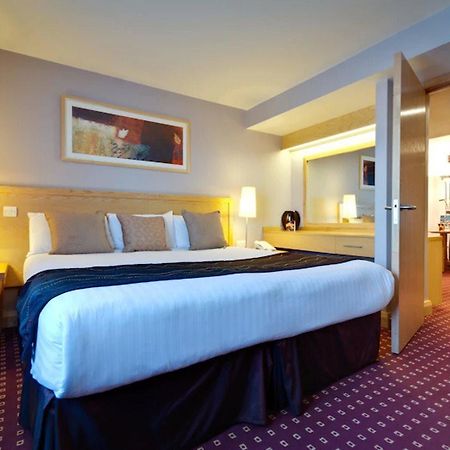 The Suites Hotel & Spa Knowsley - Liverpool By Compass Hospitality Bagian luar foto